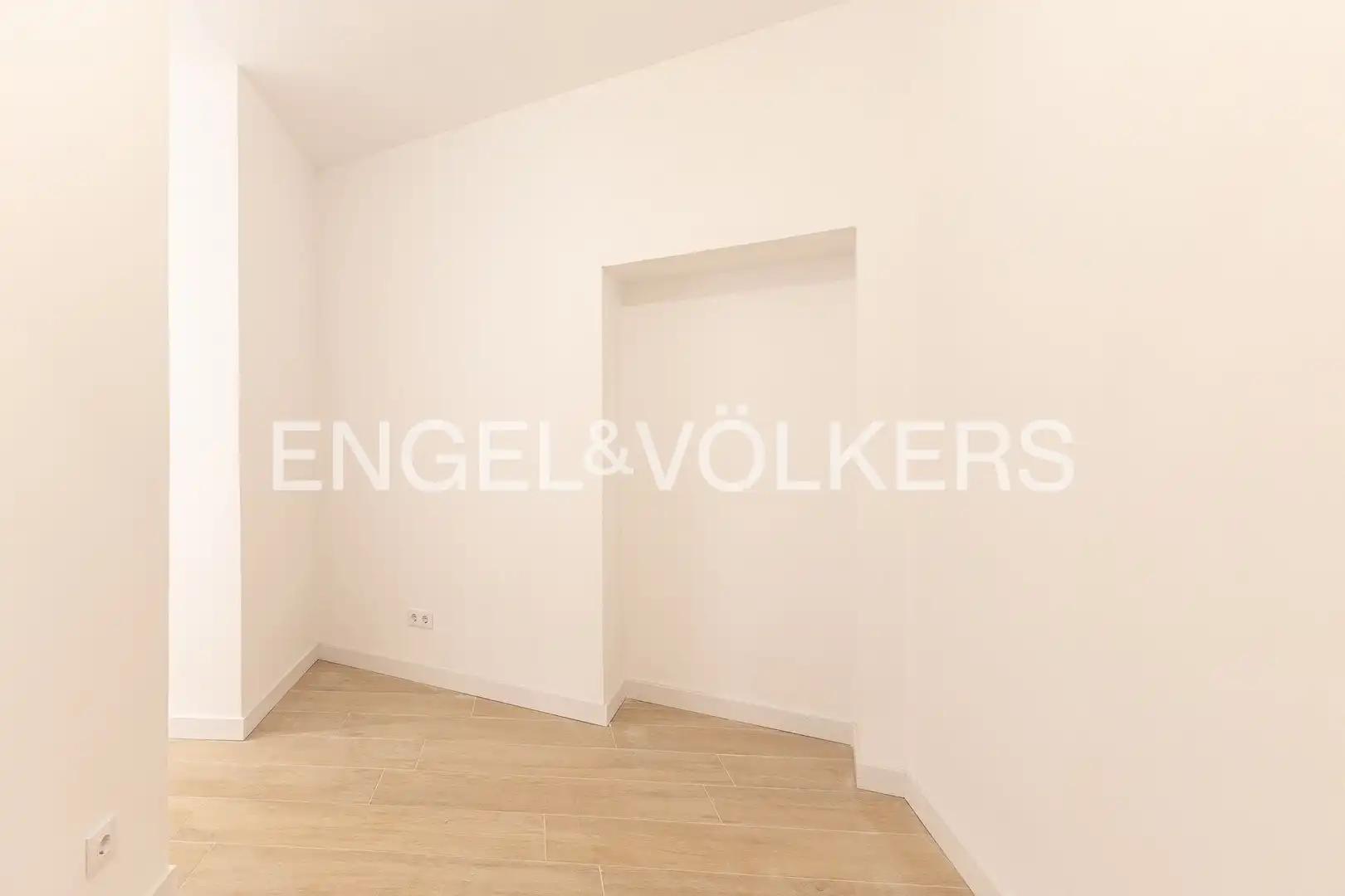 Flat for sale in Madrid  with Air Conditioner and Heating