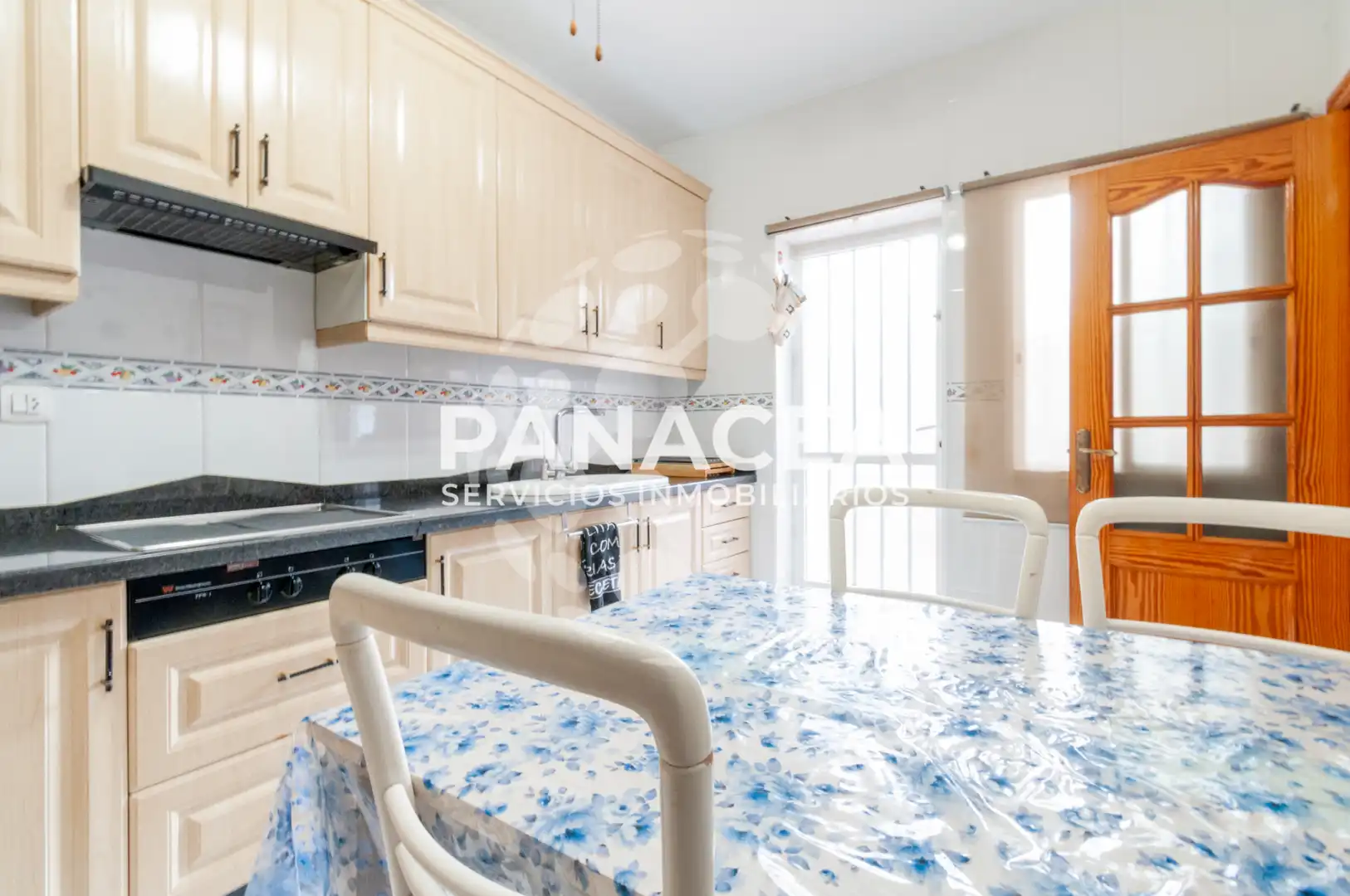 Houses for sale in Roquetas Pueblo