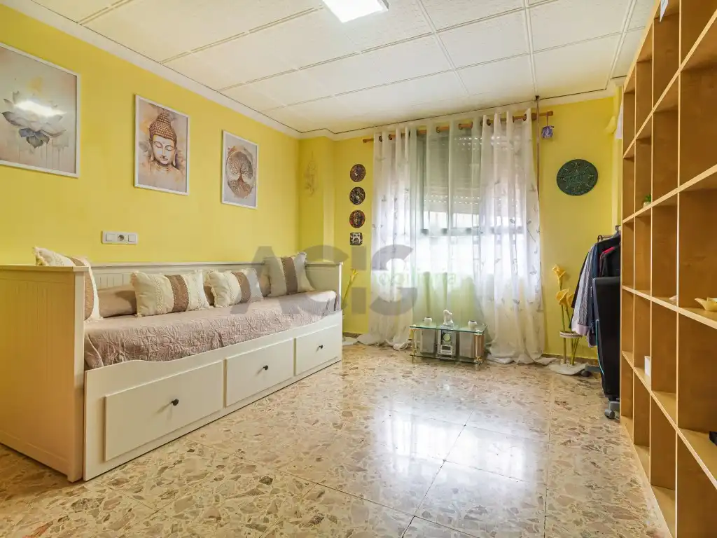 Dormitori de Pis en venda en L'Alcúdia amb Aire condicionat i Balcó