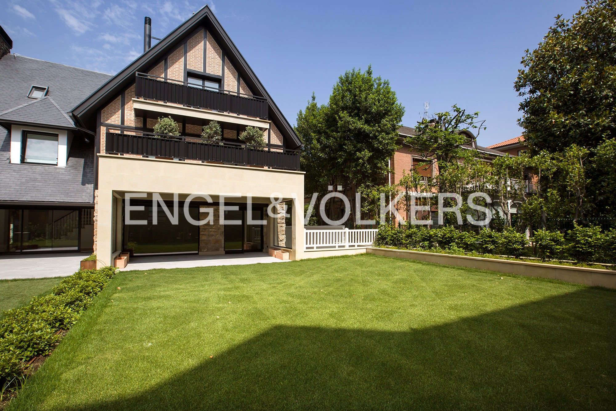 Vista exterior de Àtic de lloguer en Getxo  amb Calefacció i Terrassa