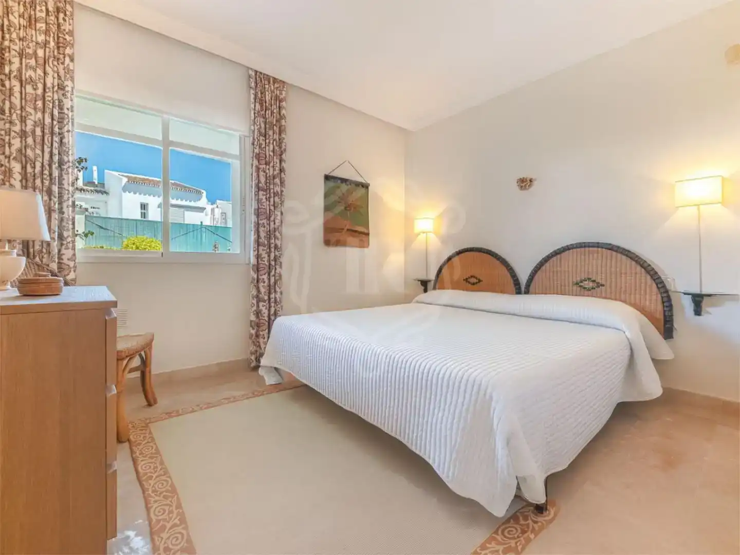 Habitación de Apartamento en venta en Marbella con Aire acondicionado y Piscina