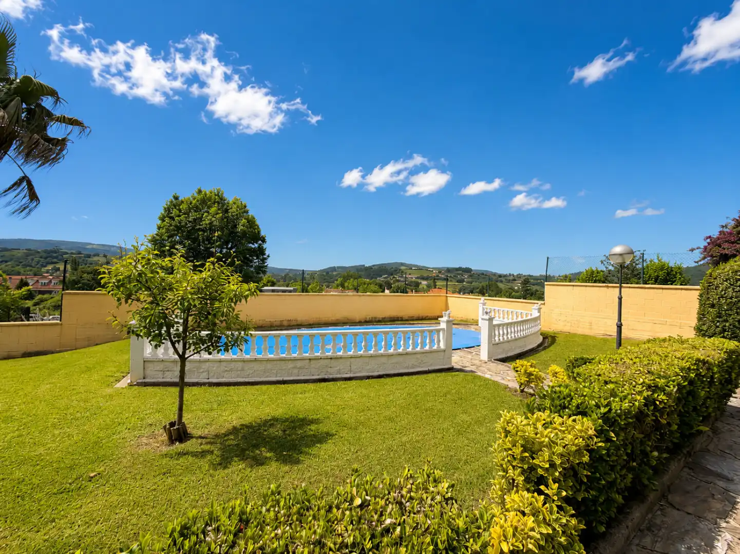 Schwimmbecken von Haus oder Chalet zum Verkauf in Piélagos mit Heizung, Privatgarten und Terrasse