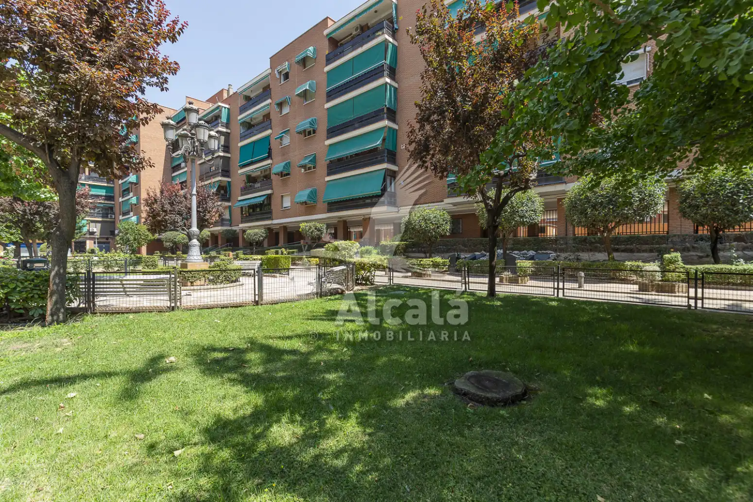 Vista exterior de Piso en venta en Alcalá de Henares con Calefacción, Jardín privado y Parquet