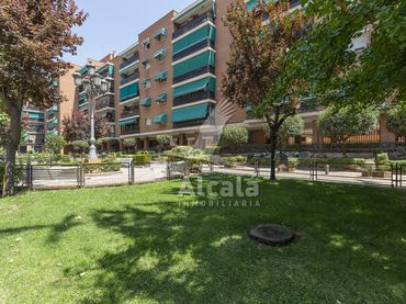 Flat with garden for sale in Estación - Parque O'Donnell
