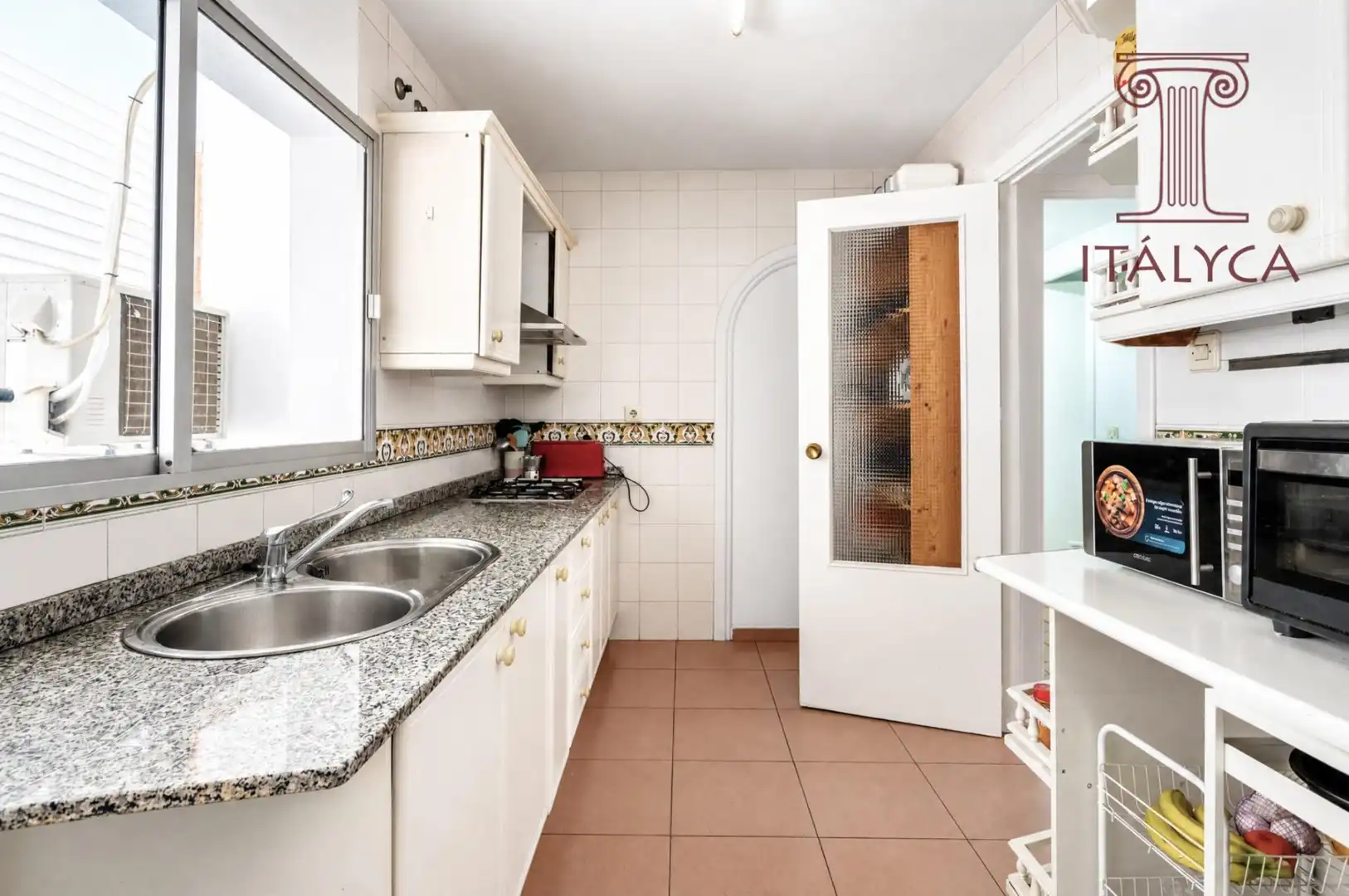 Kitchen of Flat for sale in Sevilla  with Air Conditioner, Heating and Terrace