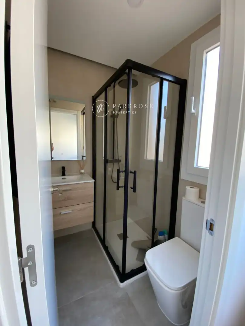 Baño de Piso de alquiler en Barcelona con Aire acondicionado y Terraza
