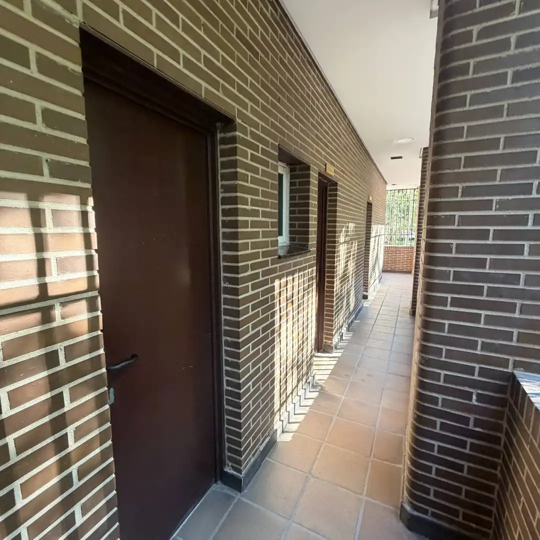 Vista exterior de Piso en venta en Madrid con Piscina comunitaria