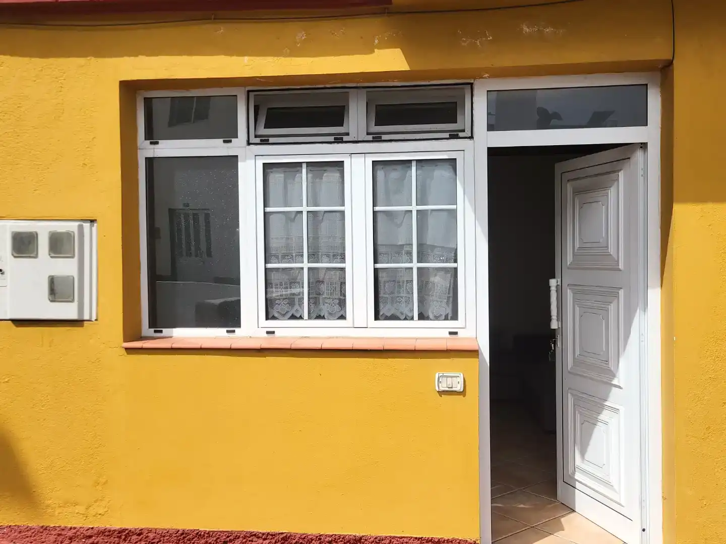 Vista exterior de Casa adosada en venda en El Pinar de El Hierro amb Moblat i Balcó