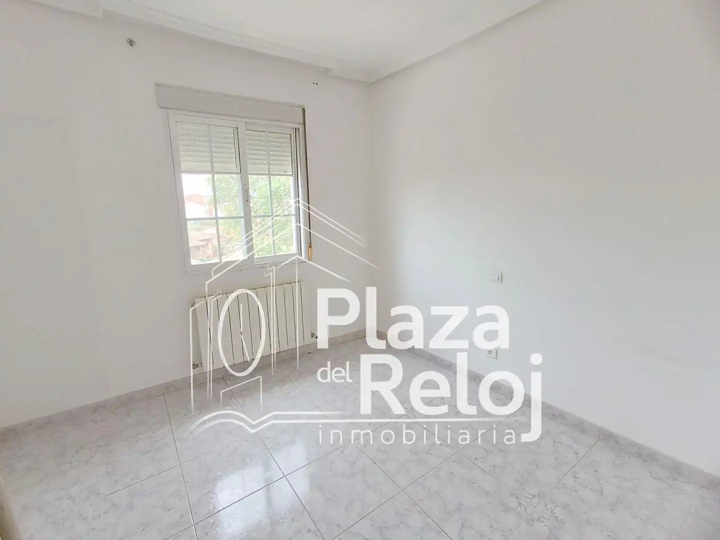 Vista exterior de Casa adosada en venda en Navalcán amb Aire condicionat, Terrassa i Traster