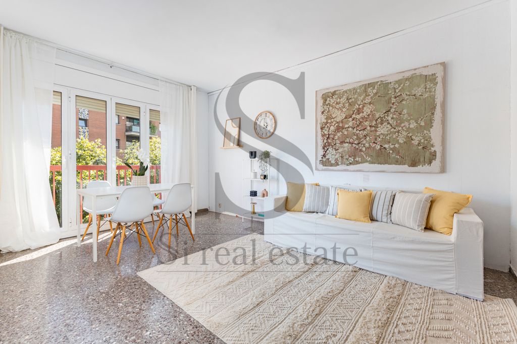 Exterior view of Flat for sale in  Barcelona Capital  with Balcony