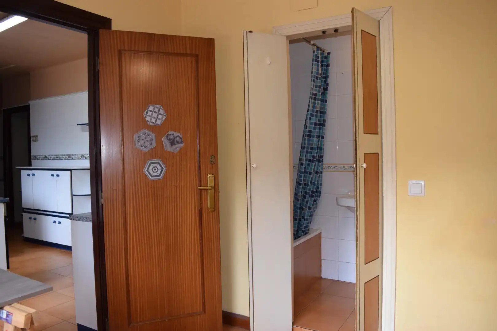 Dormitori de Pis en venda en Oviedo  amb Calefacció, Parquet i Traster