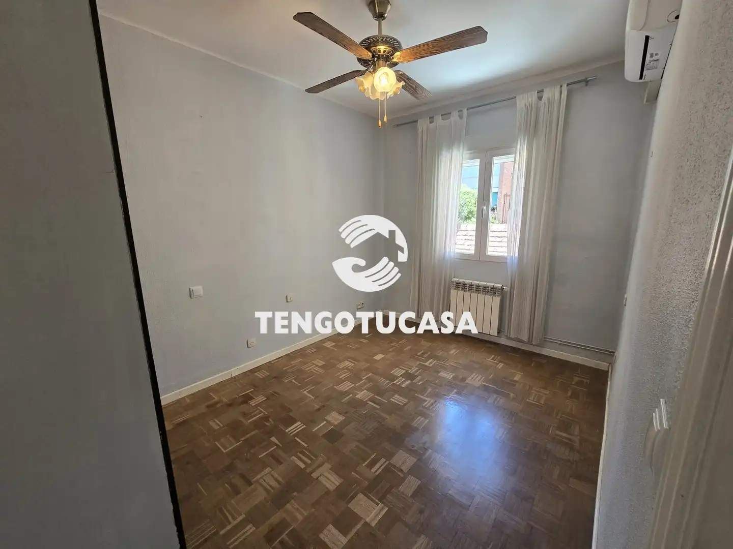 Bedroom of Flat for sale in Madrid  with Air Conditioner, Heating and Parquet flooring