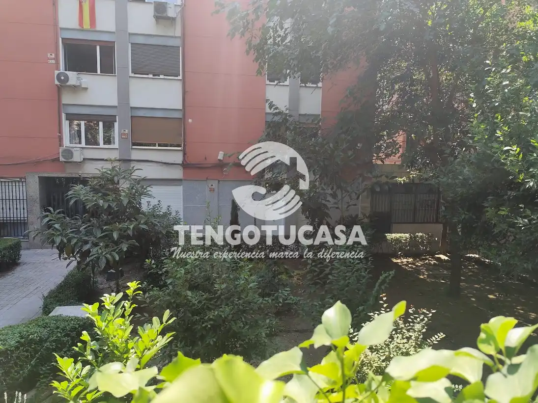Vista exterior de Pis en venda en Madrid amb Aire condicionat, Calefacció i Jardí privat