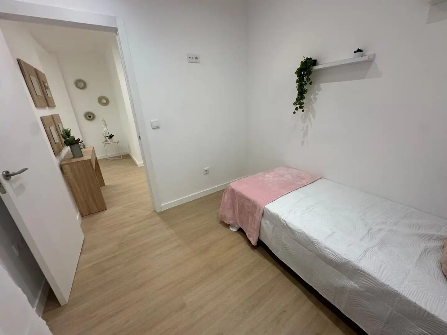 Habitación de Piso en venta en Castellón de la Plana / Castelló de la Plana con Terraza y Amueblado