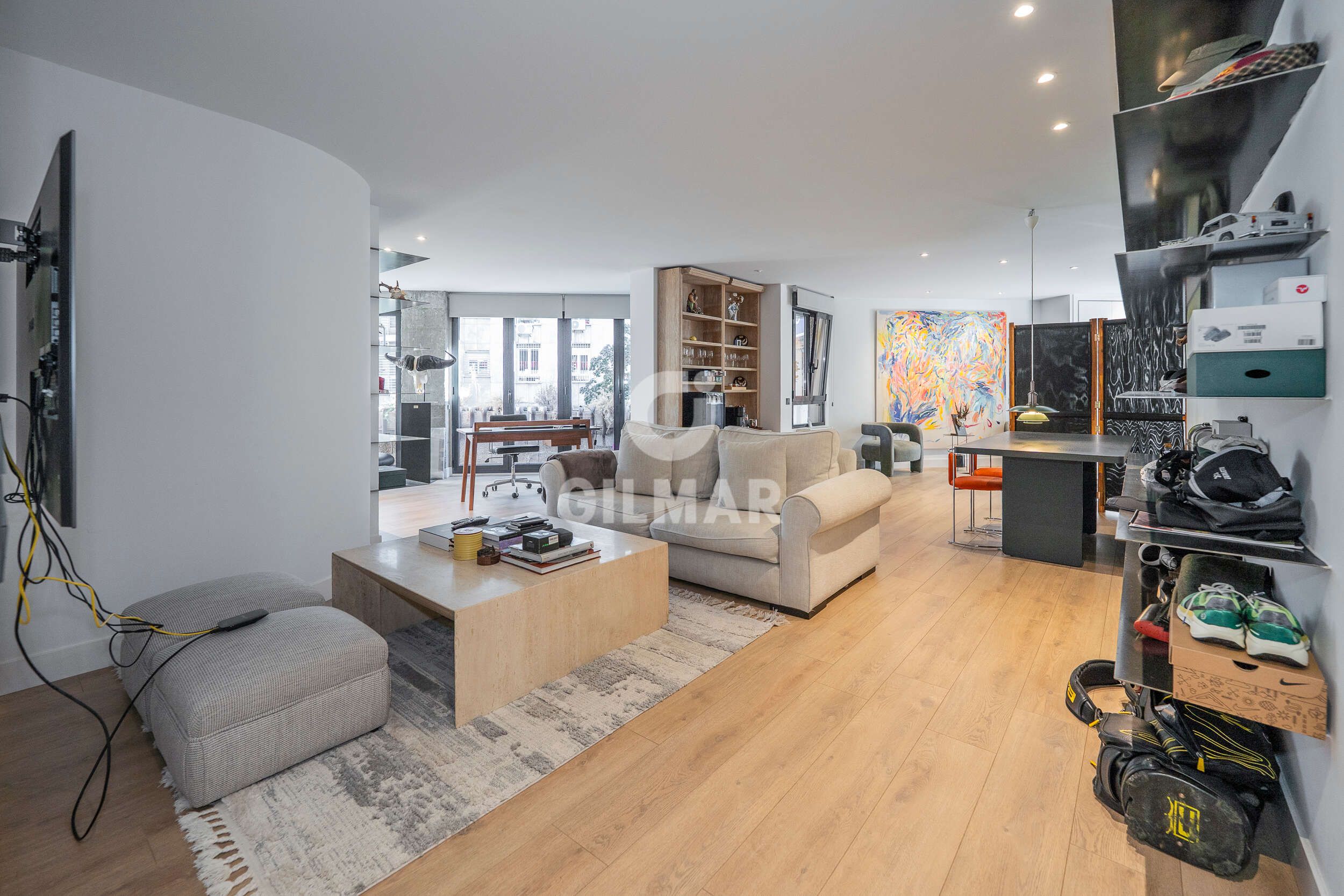 Sala de estar de Piso en venta en  Madrid Capital con Calefacción, Piscina y Balcón