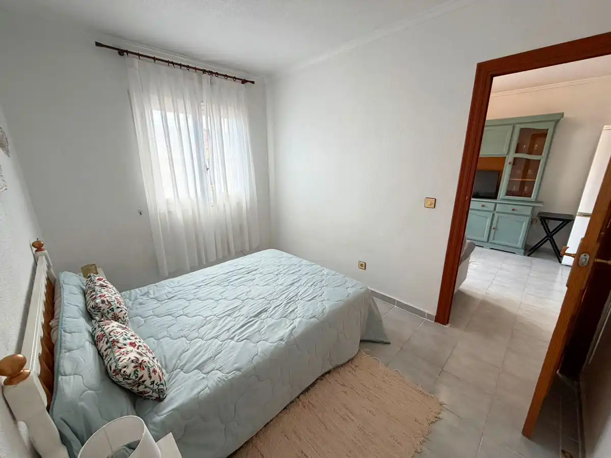 Habitación de Piso en venta en Torrevieja con Terraza, Amueblado y Horno