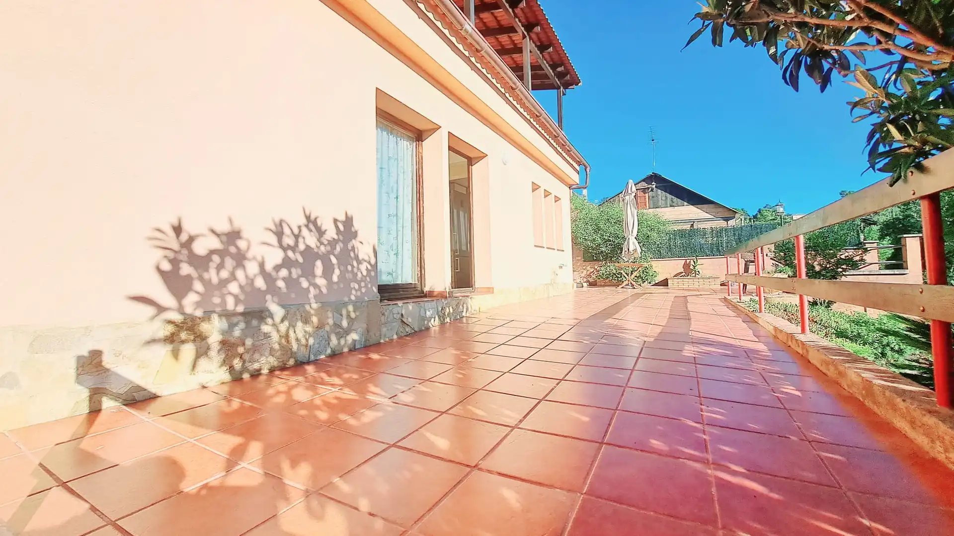 Vista exterior de Casa o xalet en venda en Lloret de Mar amb Calefacció, Jardí privat i Parquet