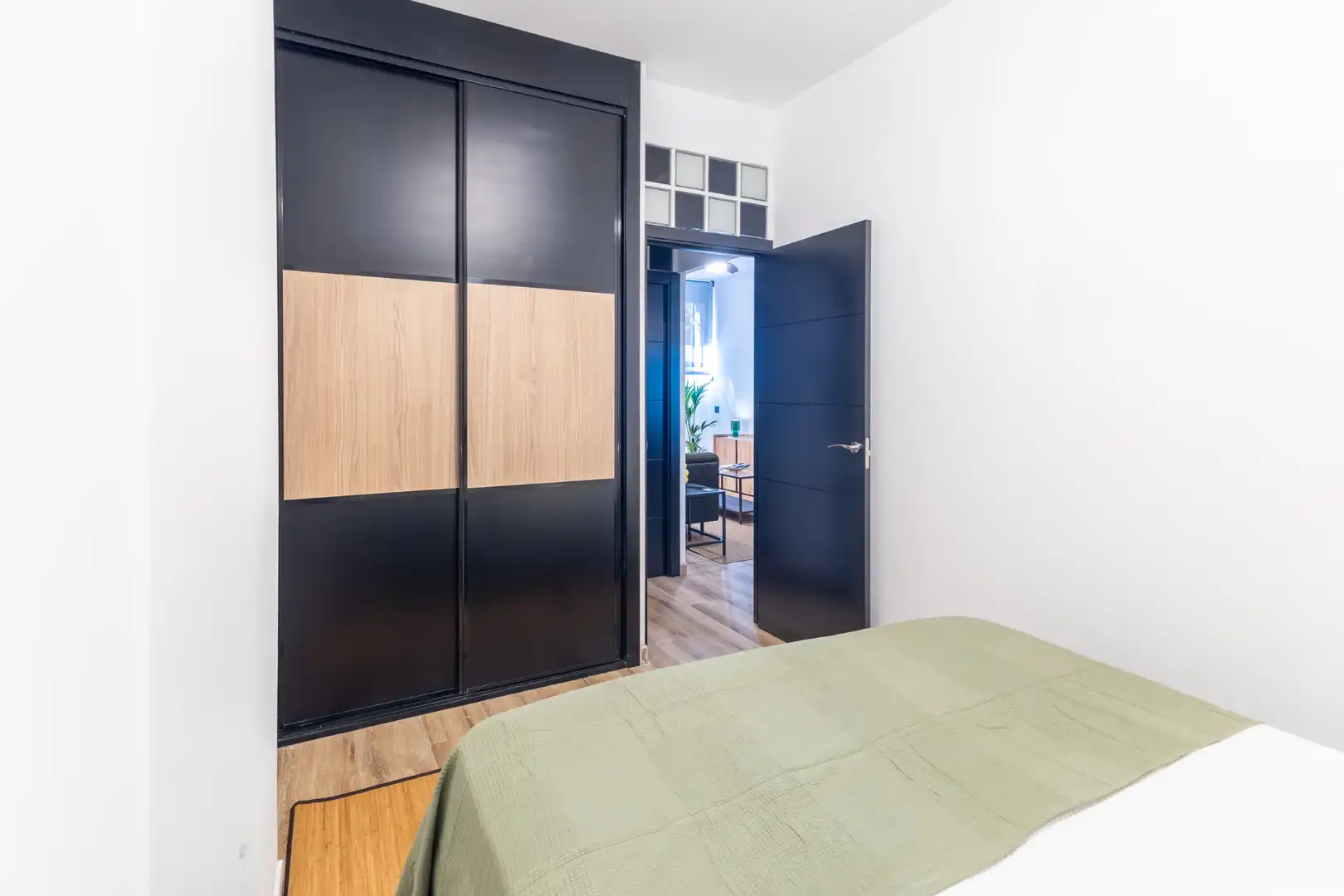 Dormitori de Apartament de lloguer en Madrid amb Aire condicionat, Calefacció i Moblat