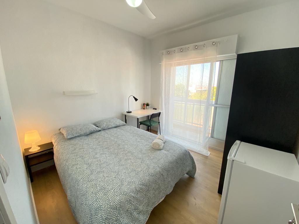 Flat to share in Avenida de Palomeras, 94, Palomeras Bajas