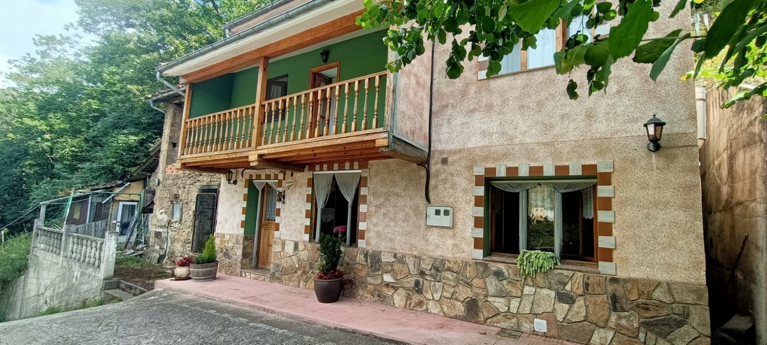 Exterior view of House or chalet for sale in San Martín del Rey Aurelio  with Swimming Pool