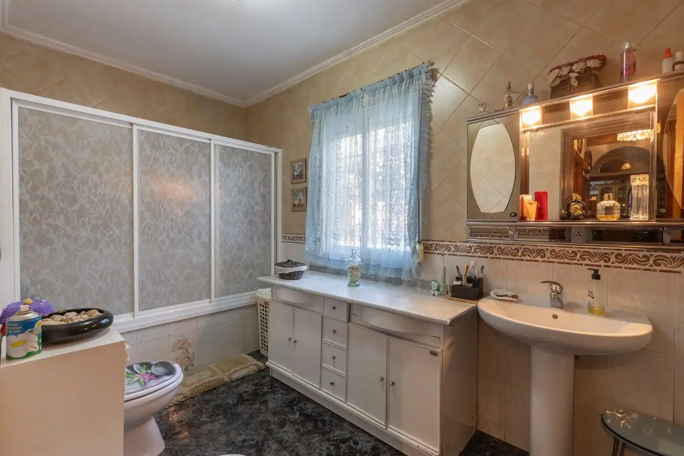 Badezimmer von Haus oder Chalet zum Verkauf in Víznar mit Klimaanlage, Heizung und Privatgarten