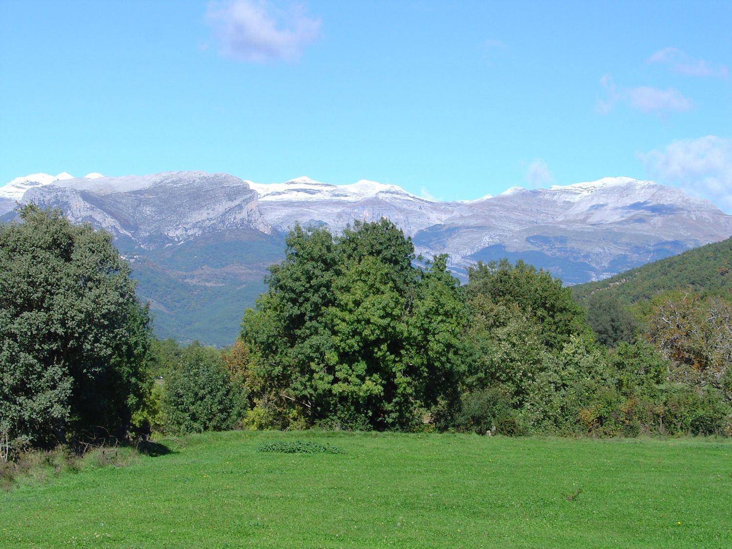 Exterior view of Country house for sale in El Pueyo de Araguás