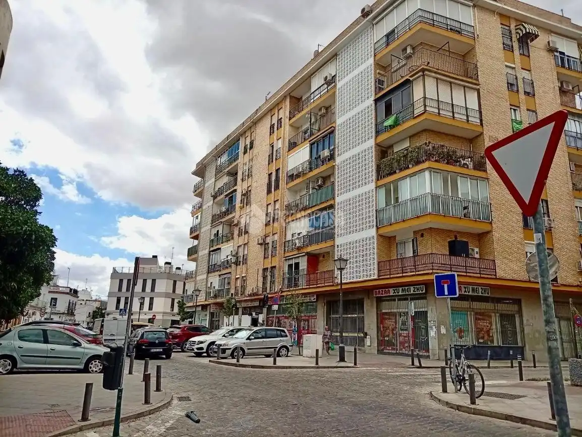 Vista exterior de Piso en venta en Sevilla