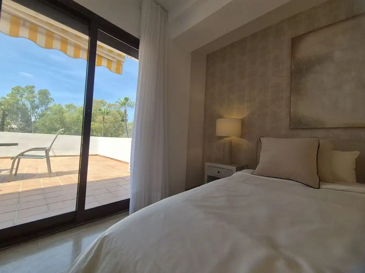 Dormitori de Apartament de lloguer en Marbella amb Aire condicionat, Calefacció i Terrassa