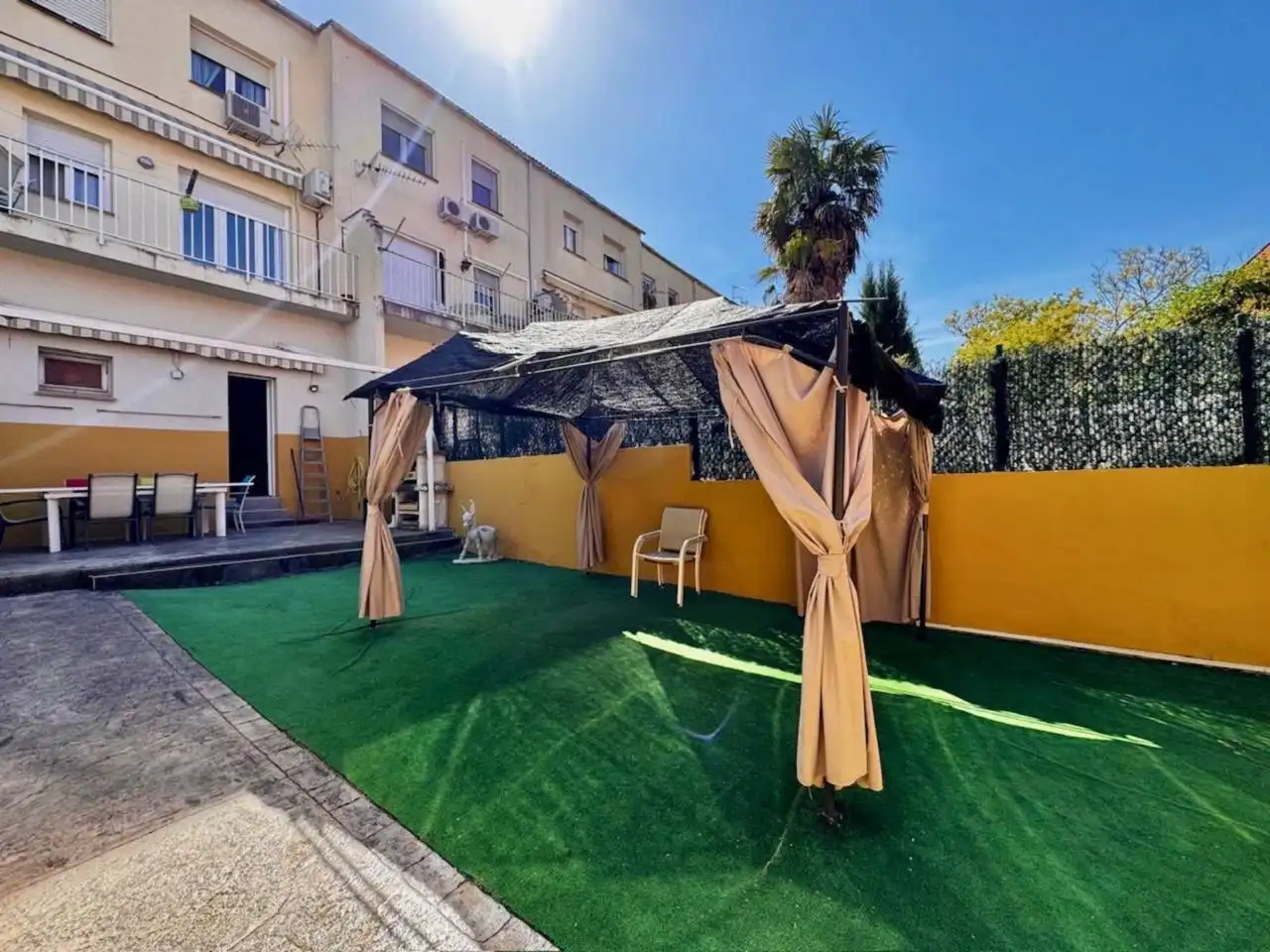 Houses for sale in Paseo Joan Miró, La Balconada - Cal Gravat