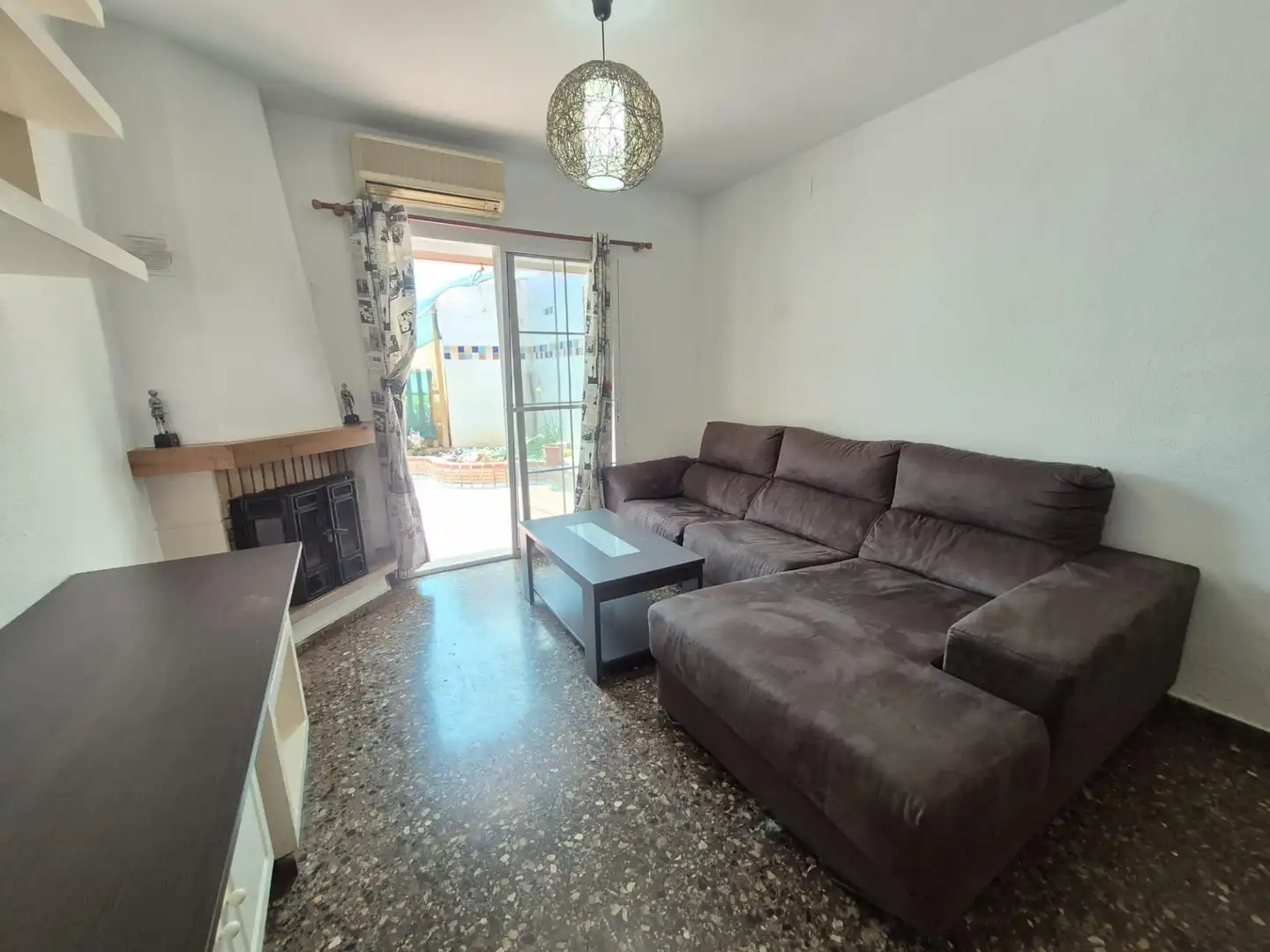 Sala de estar de Casa adosada de alquiler en Manises con Aire acondicionado, Terraza y Amueblado