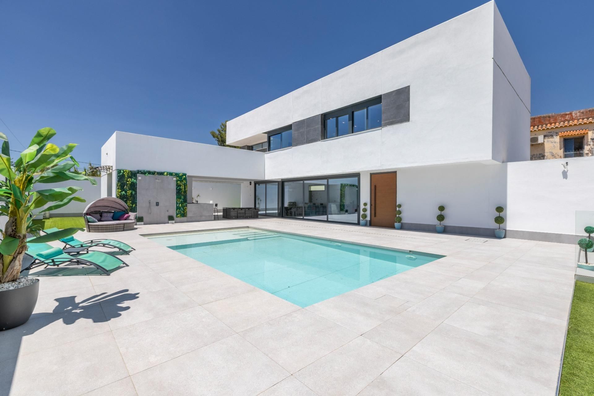 Swimming pool of House or chalet for sale in Mairena del Aljarafe  with Air Conditioner, Heating and Private garden