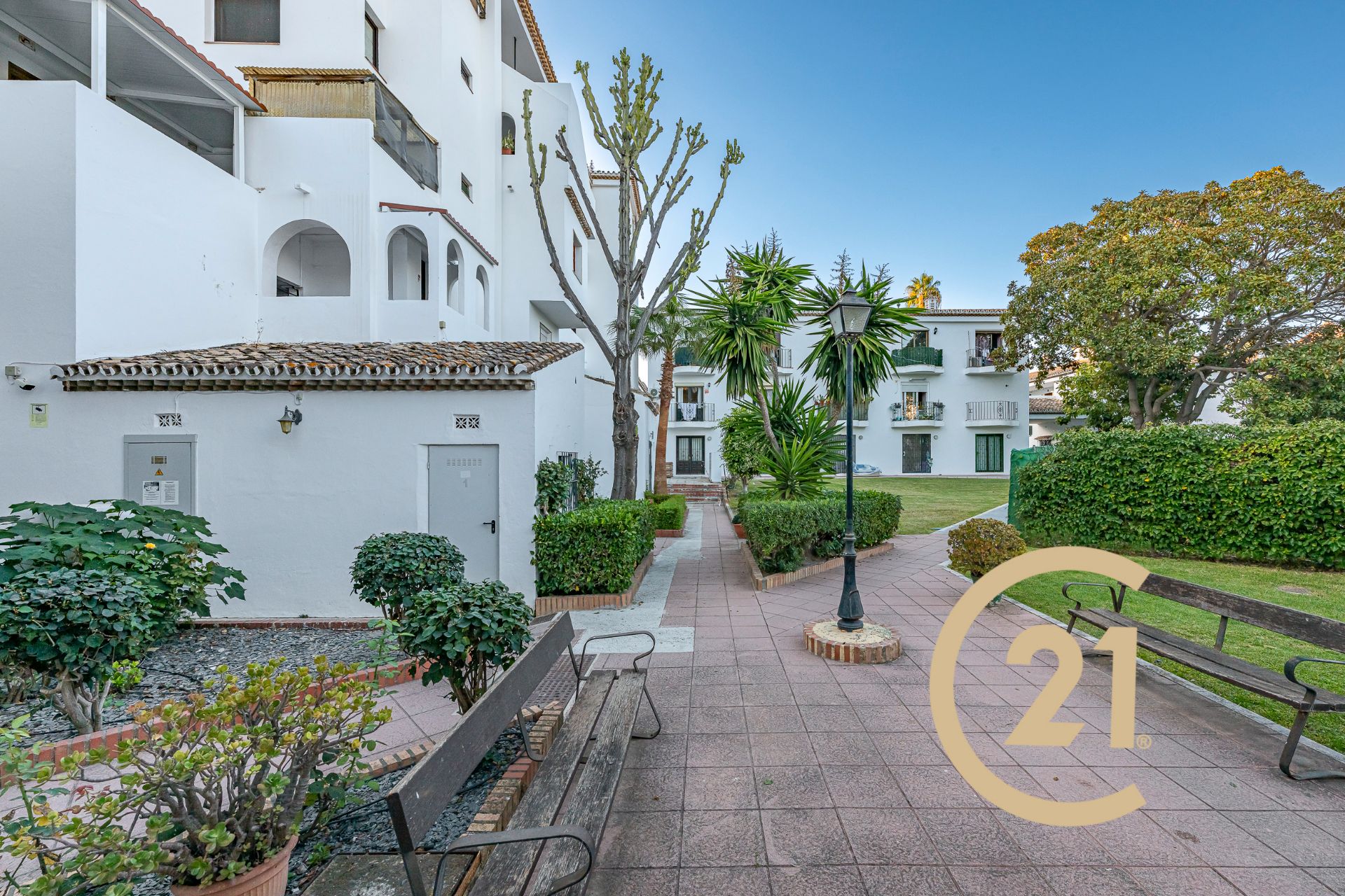 Exterior view of Study for sale in Estepona  with Air Conditioner, Parquet flooring and Storage room