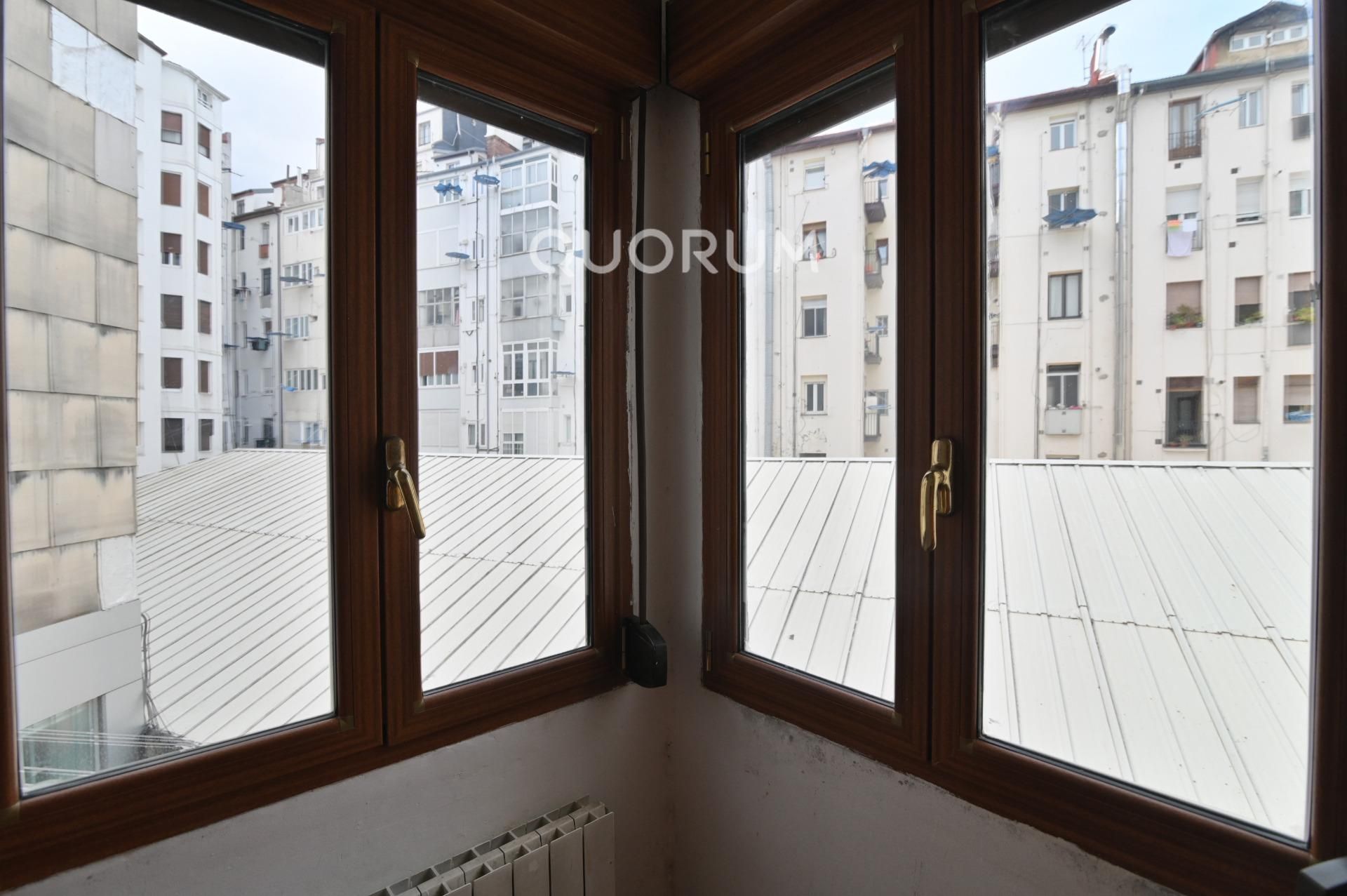 Dormitori de Pis en venda en Bilbao  amb Calefacció