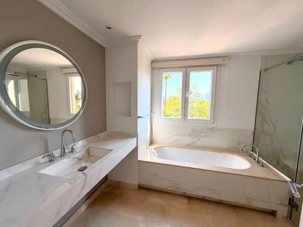 Bathroom of Apartments for rent in Benahavís  with Air Conditioner, Terrace and Swimming Pool