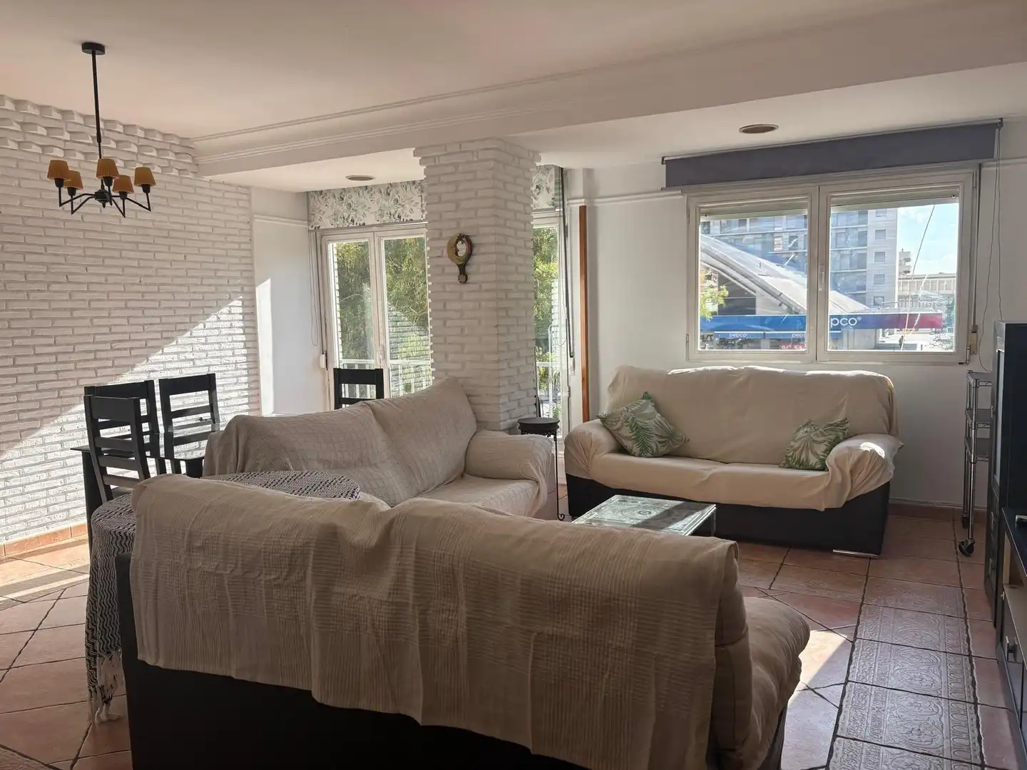 Sala d'estar de Pis de lloguer en Granada amb Aire condicionat i Moblat