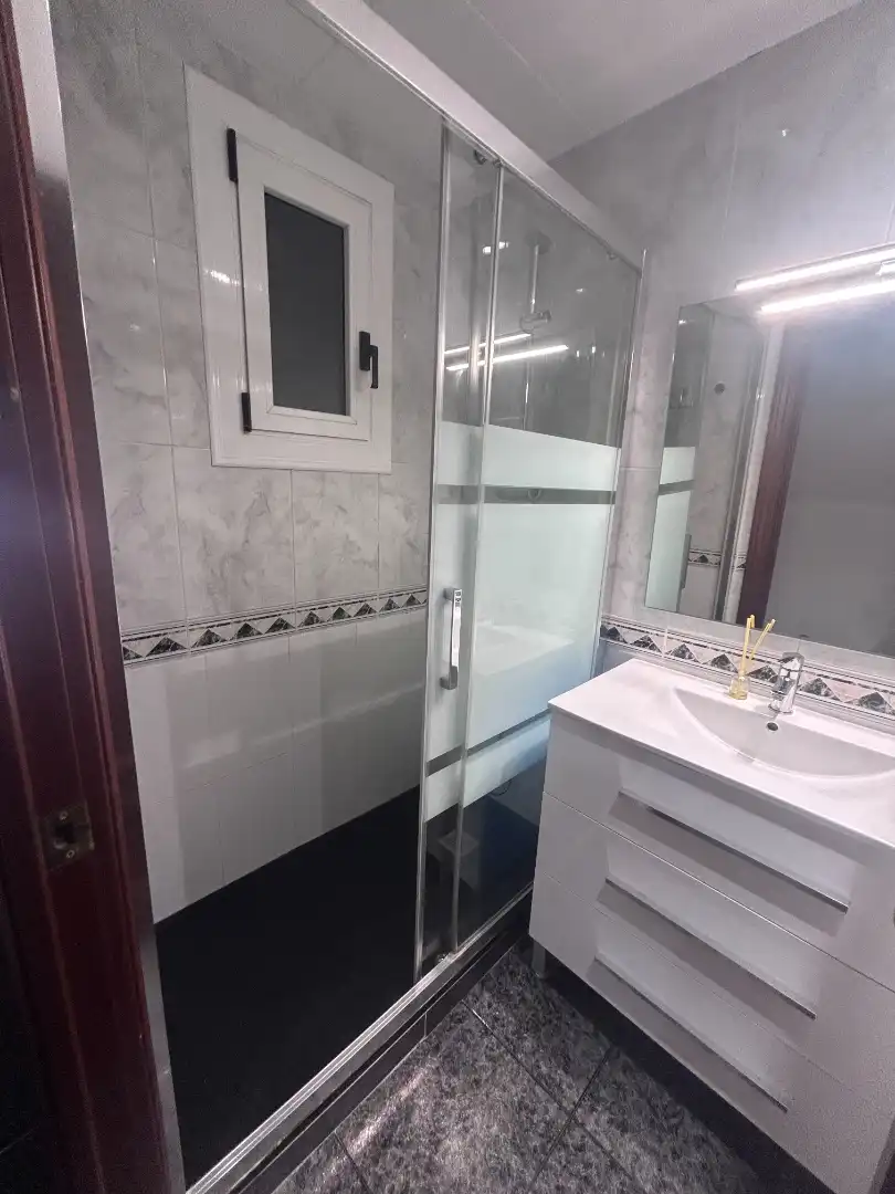 Badezimmer von Wohnung zur Miete in Barcelona mit Möbliert