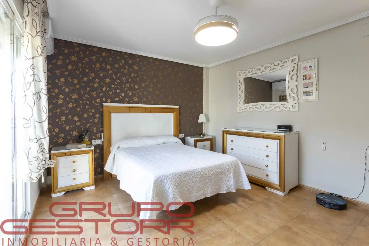 Dormitori de Casa o xalet en venda en Torrent amb Jardí privat, Terrassa i Traster