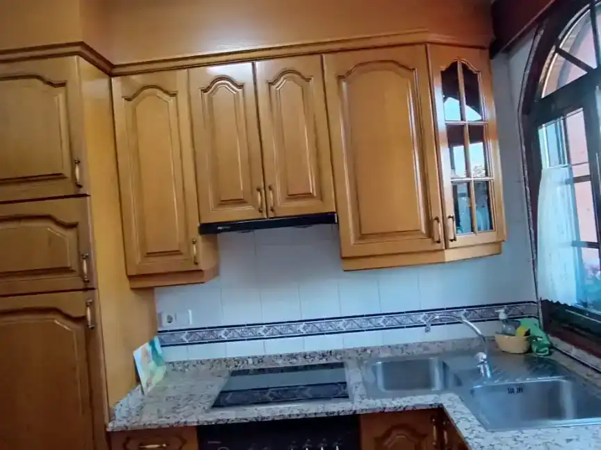 Cuina de Pis de lloguer en Vigo  amb Parquet, Moblat i Forn
