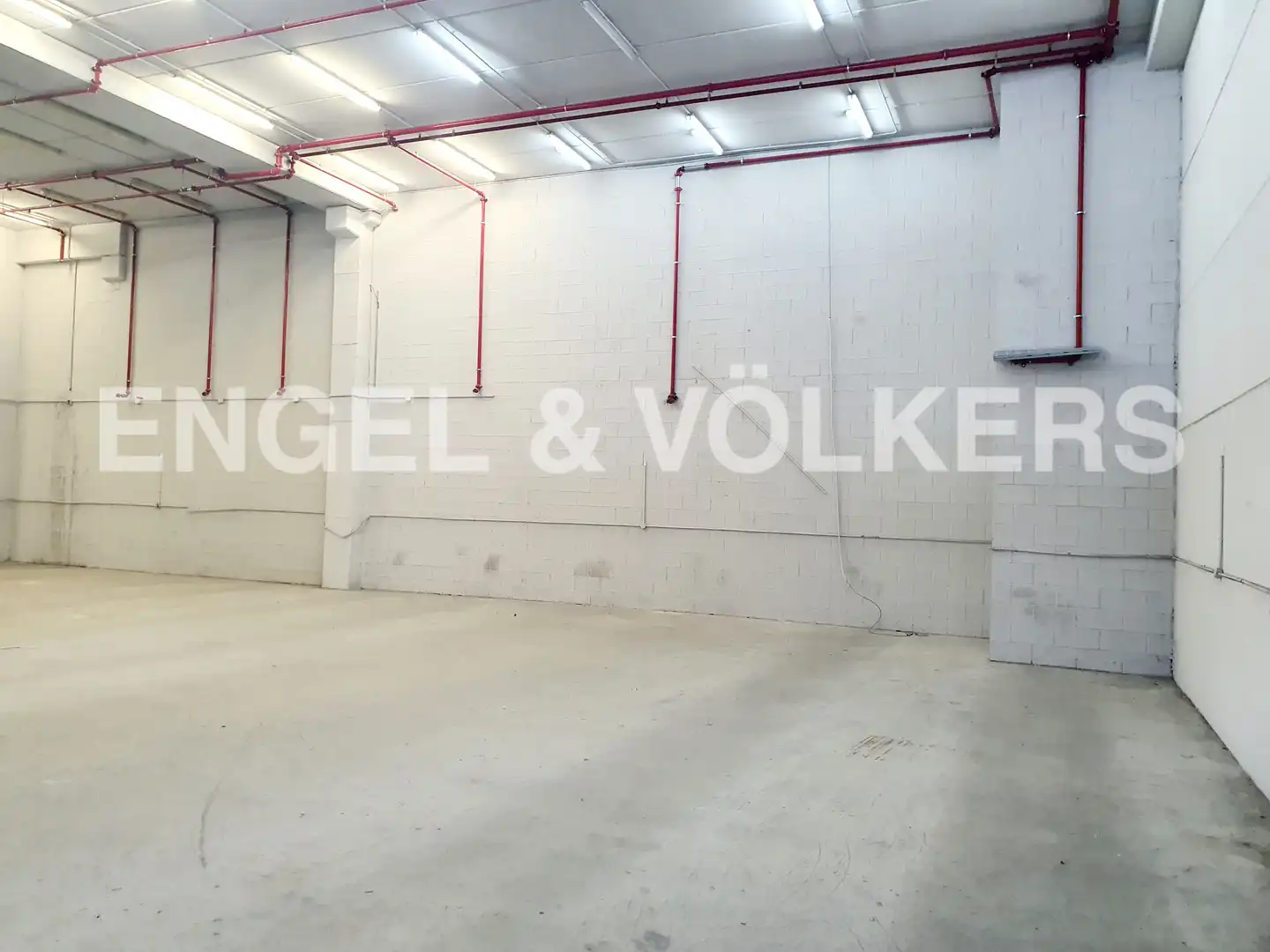 Nau industrial en venda en Cornellà de Llobregat