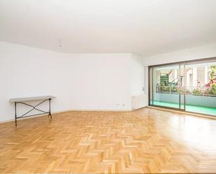 Living room of Flat to rent in  Madrid Capital  with Air Conditioner, Heating and Terrace
