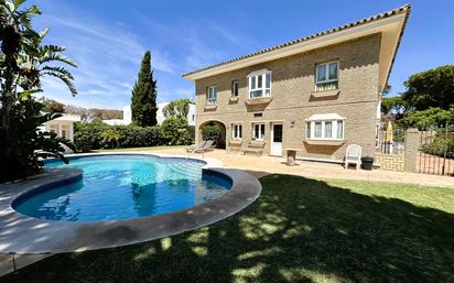 Vista exterior de Casa o xalet en venda en El Puerto de Santa María amb Aire condicionat, Terrassa i Piscina