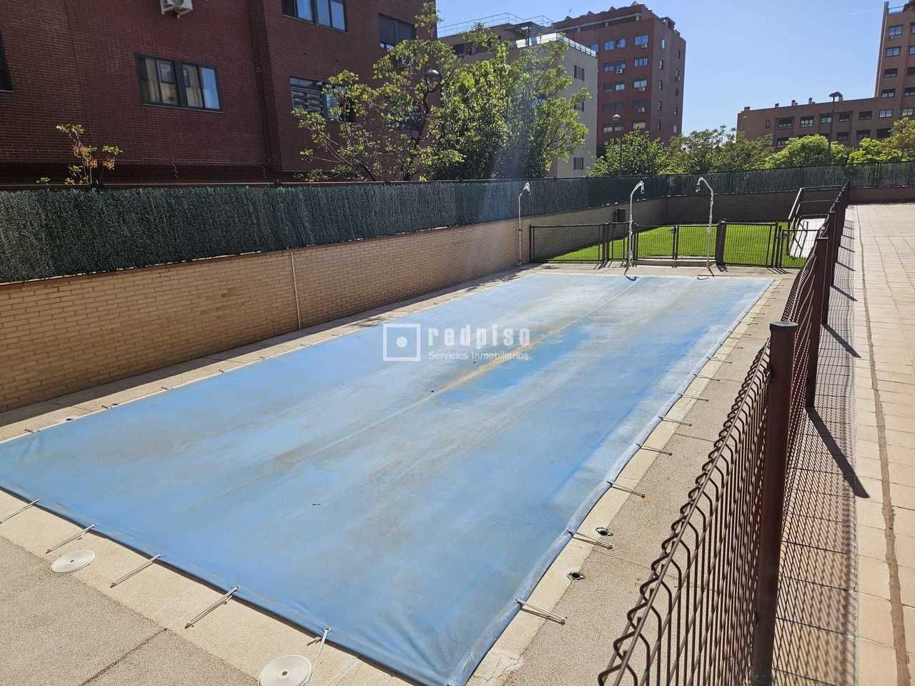 Piscina de Pis en venda en Fuenlabrada amb Aire condicionat, Calefacció i Traster