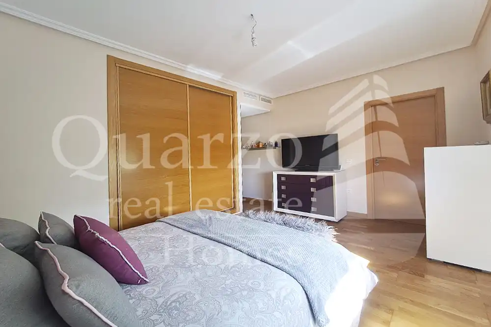 Habitación de Casa adosada en venta en Plasencia con Calefacción, Terraza y Balcón