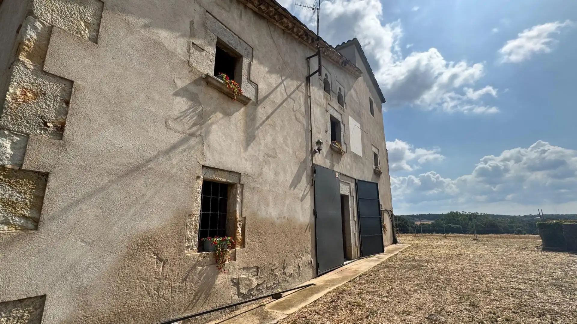 Vista exterior de Finca rústica en venda en Caldes de Malavella amb Calefacció i Jardí privat