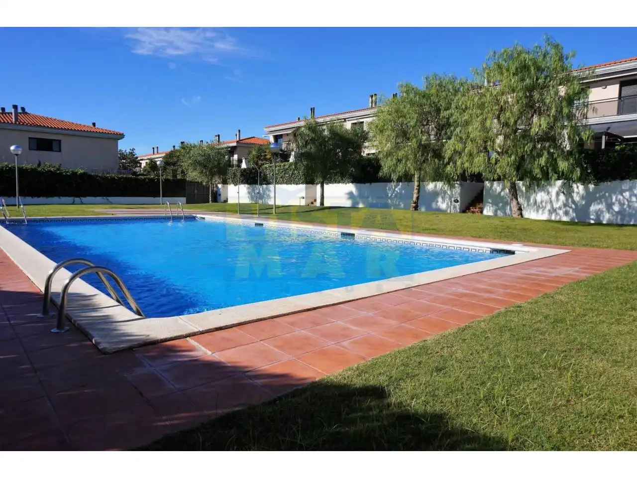 Piscina de Casa adosada en venta en Vilanova i la Geltrú con Aire acondicionado, Calefacción y Jardín privado