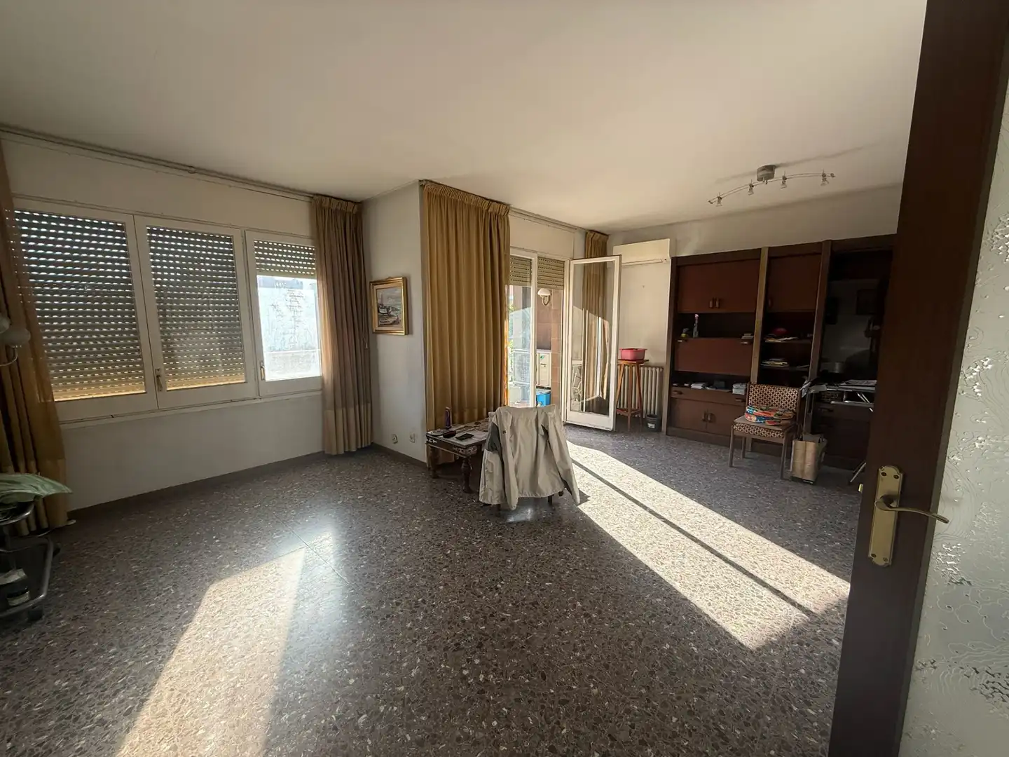 Sala de estar de Piso en venta en L'Hospitalet de Llobregat con Calefacción, Terraza y Alarma