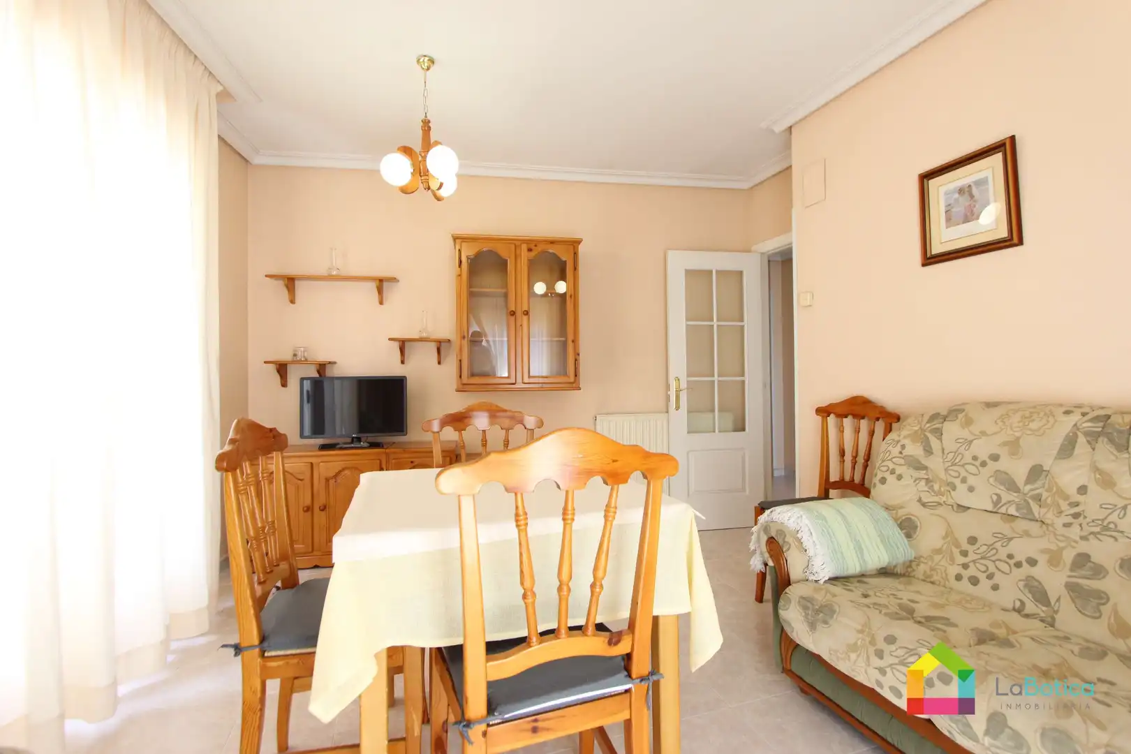 Living room of Flat for rent in  Toledo Capital  with Air Conditioner and Furnished