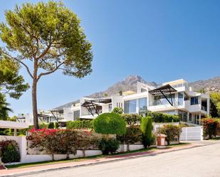 Vista exterior de Casa adosada de lloguer en Marbella amb Aire condicionat, Jardí privat i Parquet