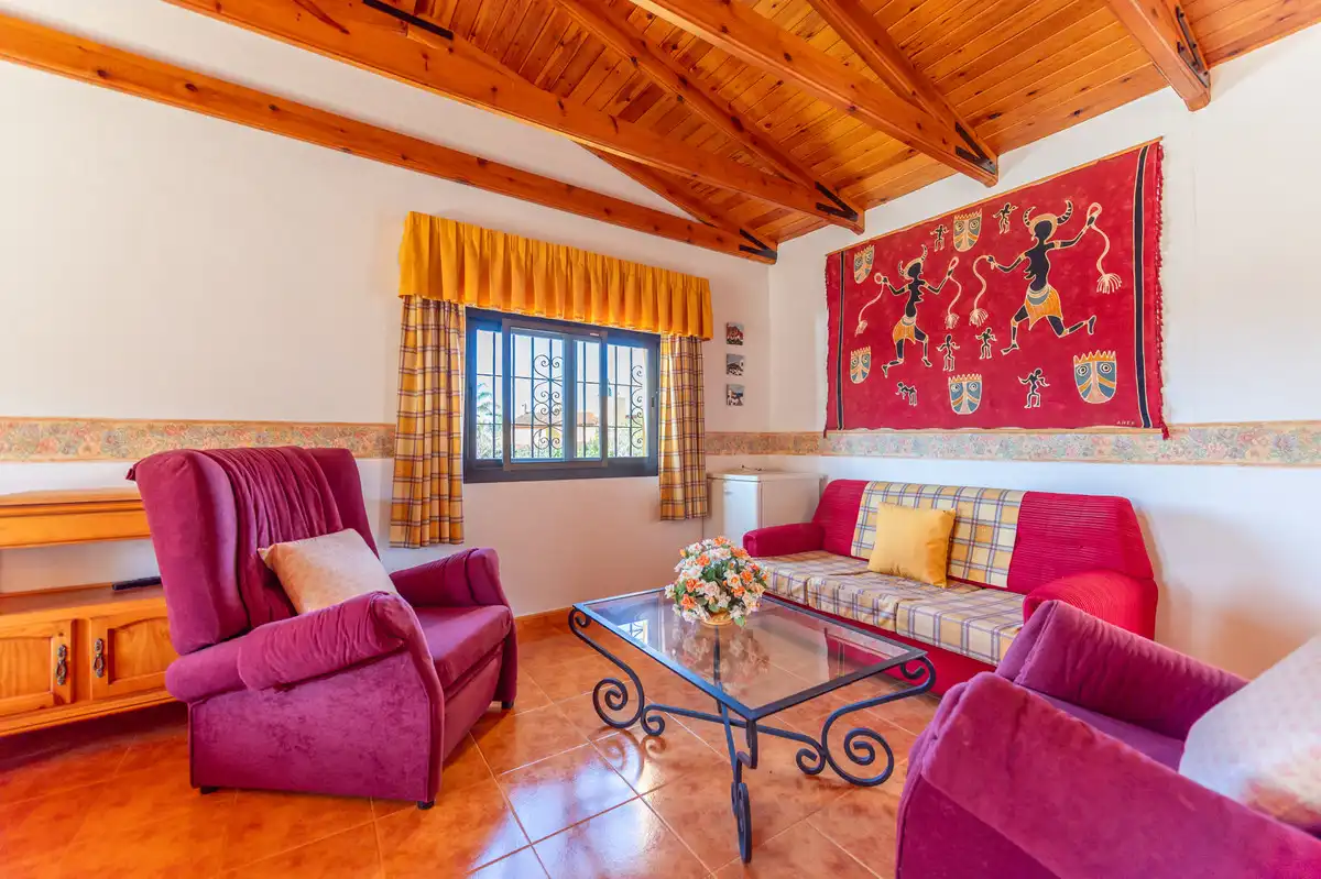 Sala de estar de Casa adosada en venta en Marbella con Aire acondicionado y Terraza