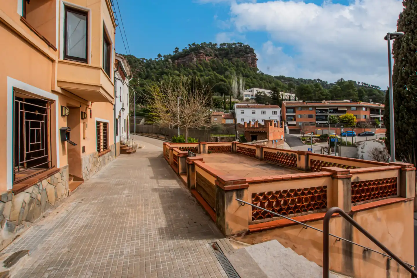 Vista exterior de Casa adosada en venda en Vacarisses amb Piscina, Balcó i Alarma